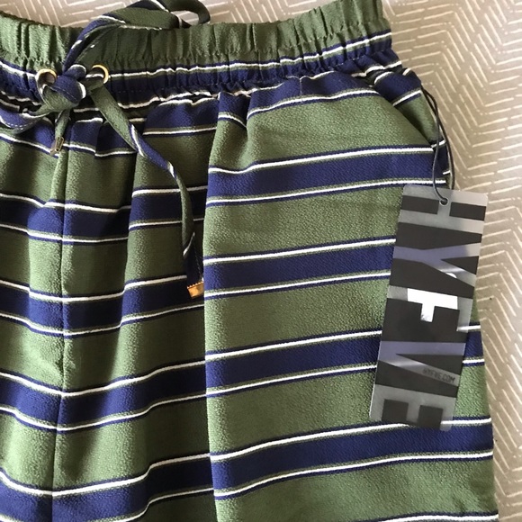 🆕 Striped Drawstring Shorts 🆕 - Picture 4 of 7